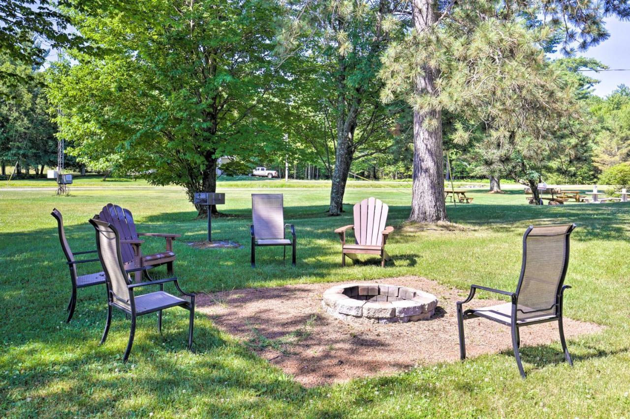 Simple Cranberry And Wine Farm Home With Fire Pit! Eagle River Dış mekan fotoğraf